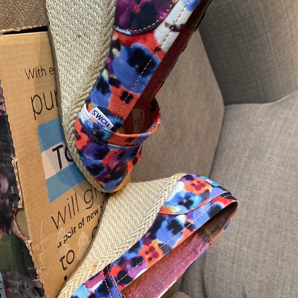 Women’s TOMS wedge Oahu size 5 - Picture 4 of 7